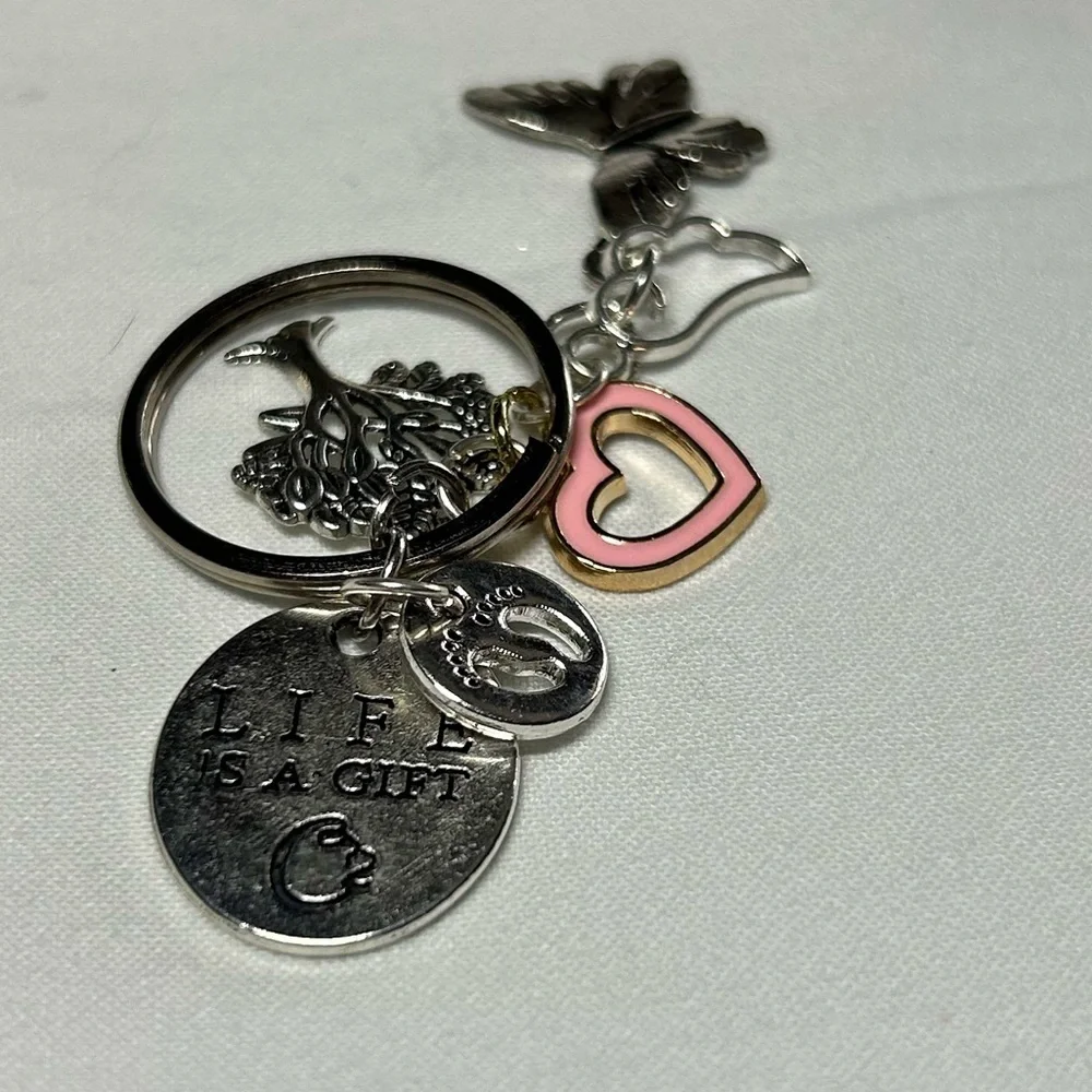 Silver keychain “Life is a‎ gift” charms